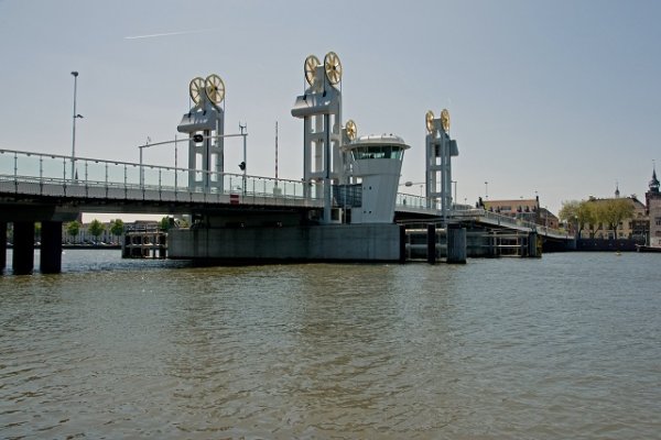 Most w Kampen