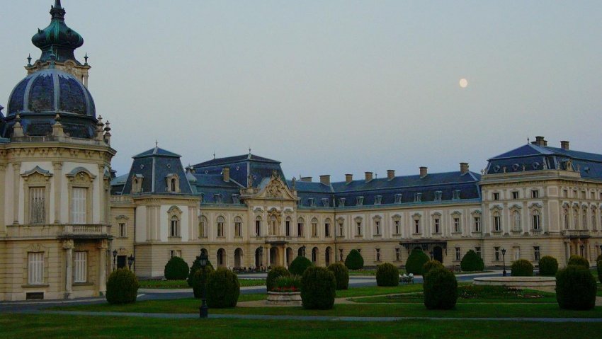 ..zmierzch na zamku w Kesthele..