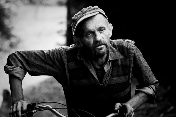 ...człowiek z kierownicą...