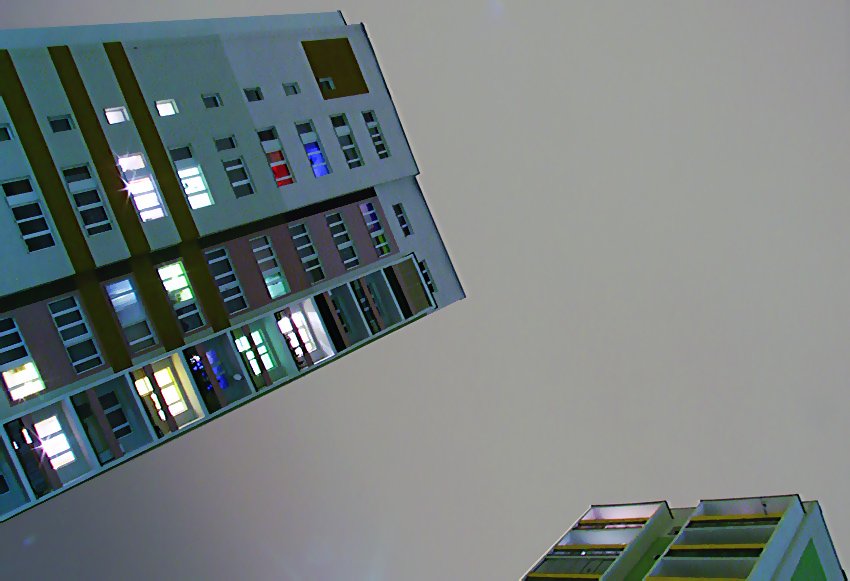 Otwieram wino ze swoją dziweczyną...