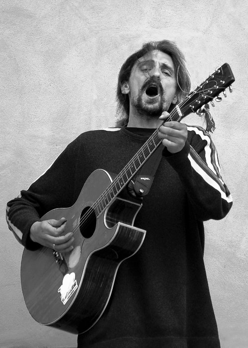 Czyjaż to dusza ?...