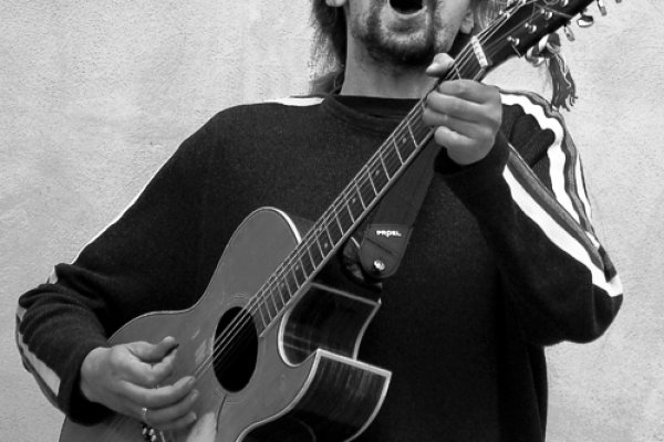 Czyjaż to dusza ?...