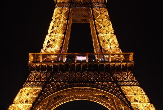 Wieża Eiffla...