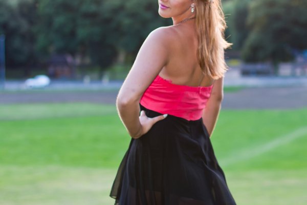 W zachodzącym słońcu..