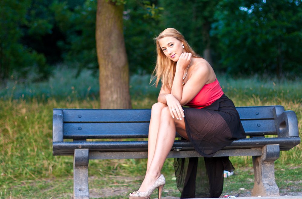 W zachodzącym słońcu..