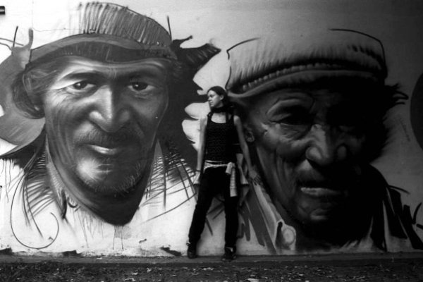 na tle dwóch twarzy...