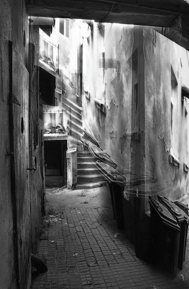 na własnych śmieciach