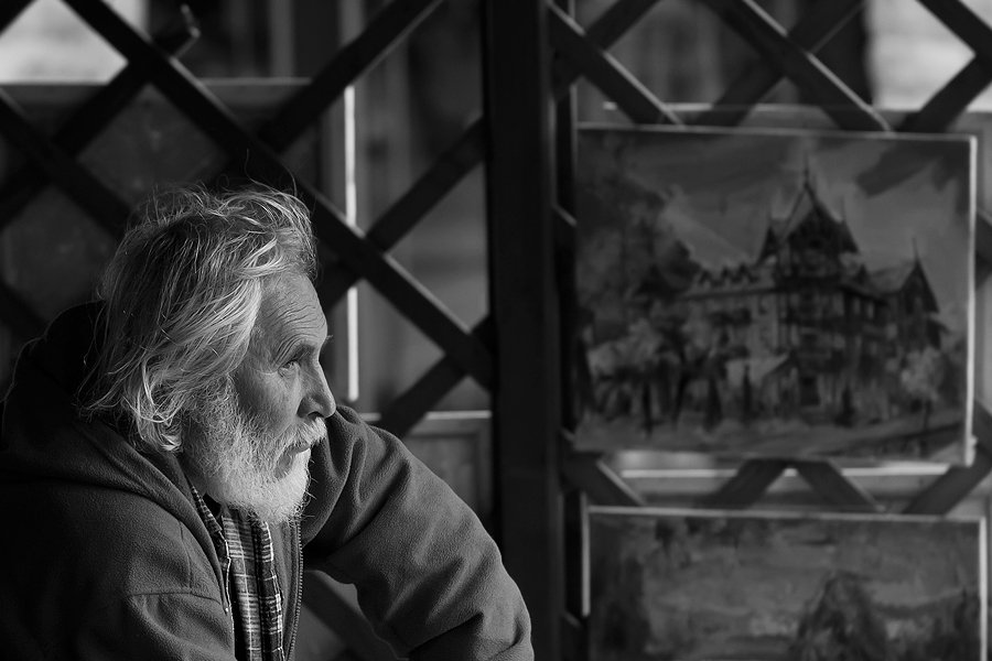 "Często tu siedział,obrazy sprzedać chciał..."