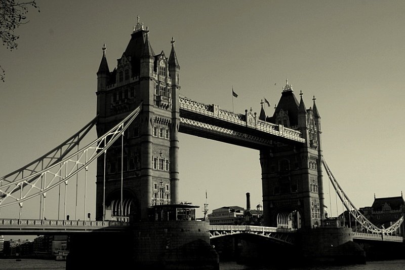 LONDON BRIDGE