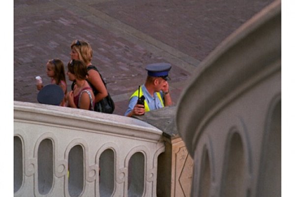 "...potem obracasz tak by druga strona sie zrumienila i dodajesz sos..."