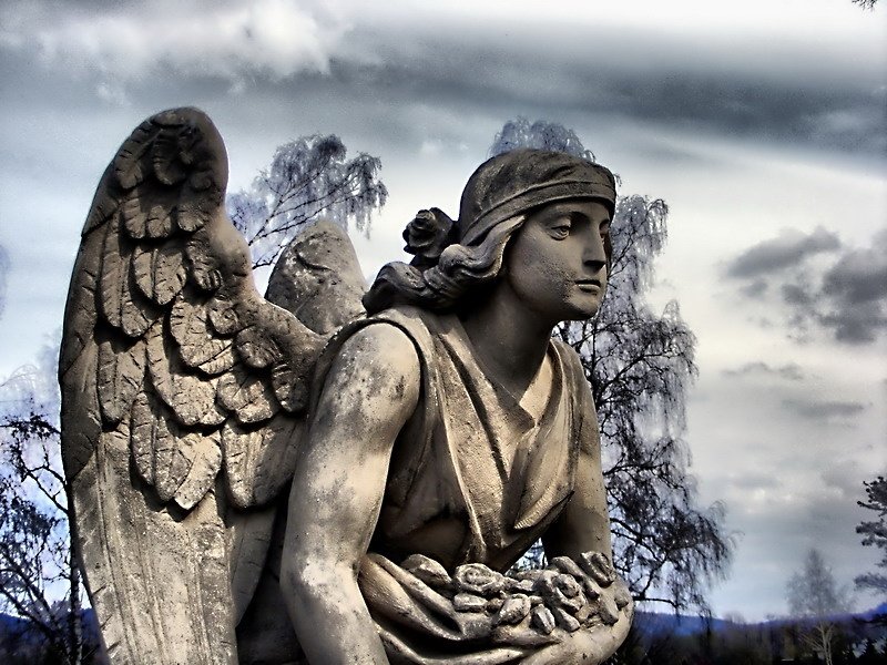 fragment starego nagrobku