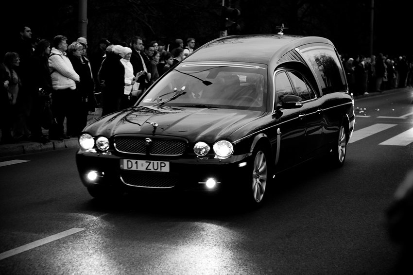 Polacy zegnaja ofiary tragedii w Smolensku...